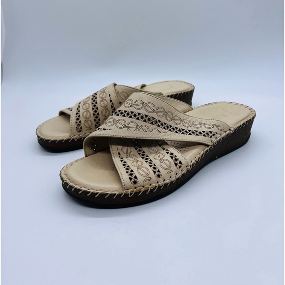 BONAVI WOMENS SLIP ON TAN LEATHER SANDALS SIZE 10 - Picture 1 of 11